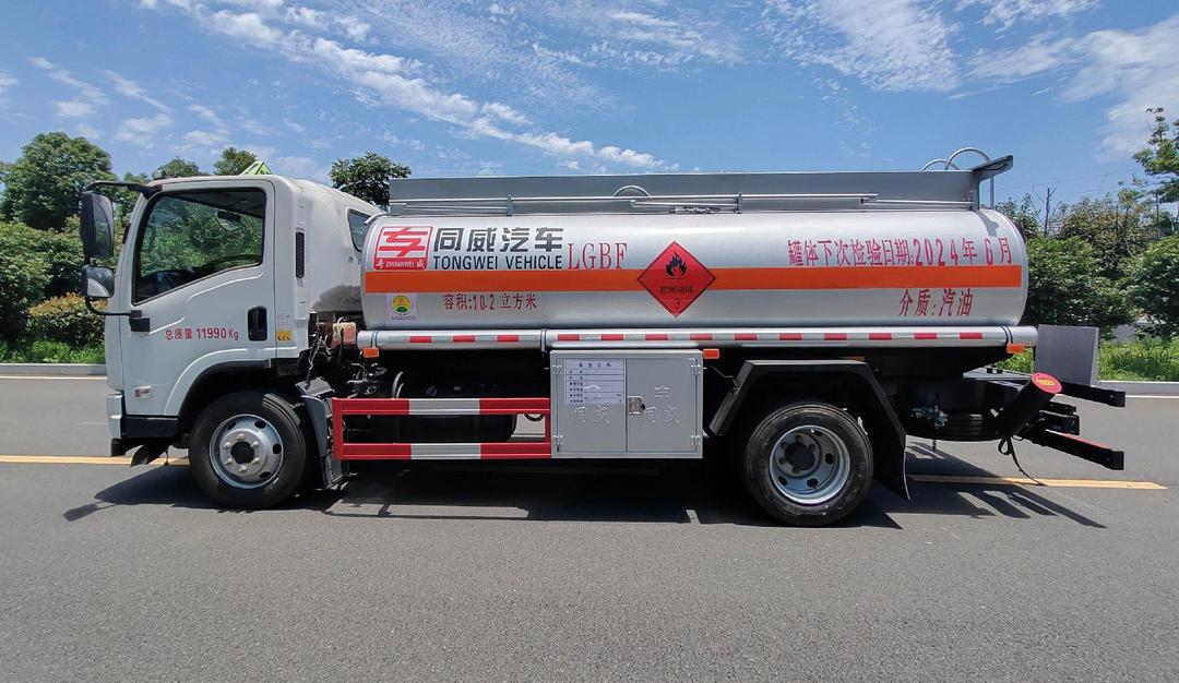 8噸柴油油罐車選購指南 合規(guī)運輸與高效作業(yè)的關(guān)鍵